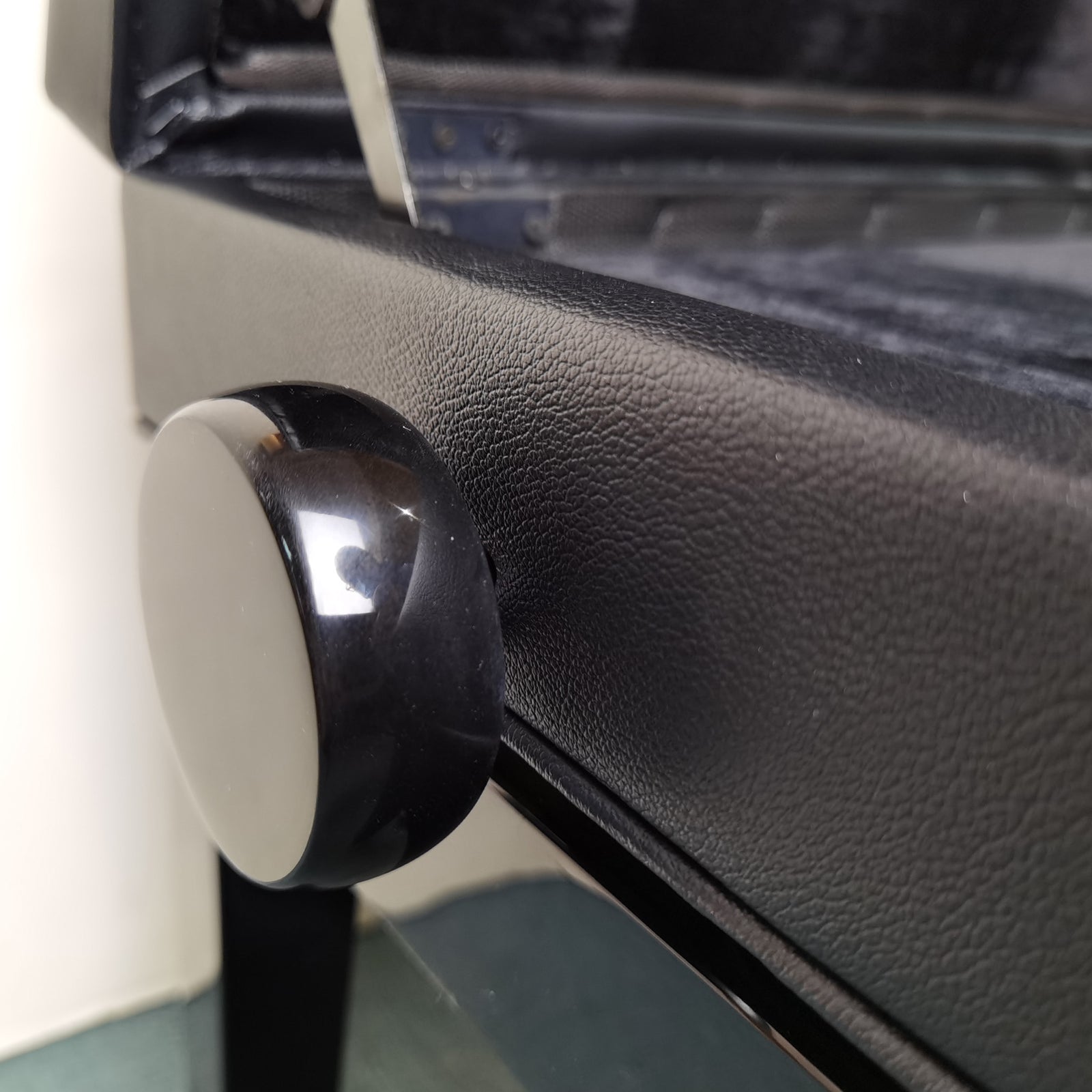 Adjustable Open Stool - FS-301 BK